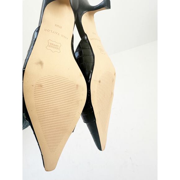 Ann Taylor Black Embossed Buckle Kitten Heels - Size 8.5 - Picture 5 of 6